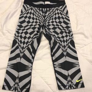 Nike pro dry fit crops